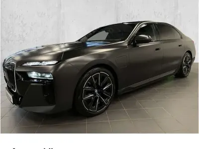 Gebraucht BMW 750e M Sport 489 PS (359 kW) 2024 Bmw individual froze Limousine