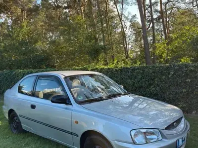 Gebraucht Hyundai Accent 75 PS (55 kW) 2000 Silber Limousine