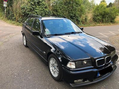 BMW 323