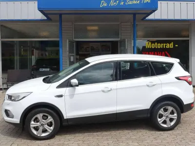 Gebraucht Ford Kuga Trend 120 PS (88 kW) 2018 Frostweiß SUV