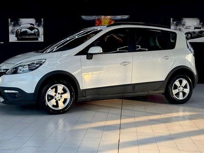 Weiß Gebraucht 2013 Renault Scénic III Initiale Paris Van / Kleinbus | 6.499 € (Fairer Preis)