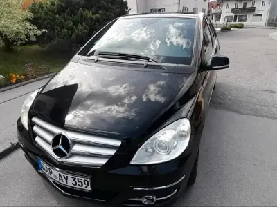 Gebraucht Mercedes B200 140 PS (102 kW) 2009 Schwarz Van / Kleinbus