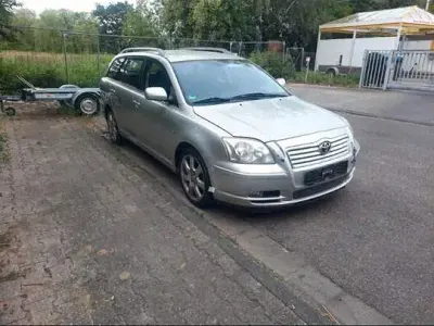 Gebraucht Toyota Avensis Sol 147 PS (108 kW) 2003 Grau Kombi