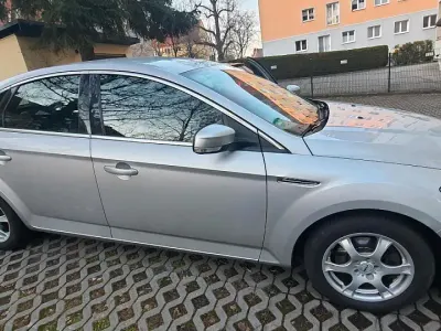 Gebraucht Ford Mondeo 163 PS (119 kW) 2013 Silber Limousine