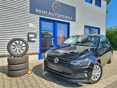 Gebraucht VW Polo Comfortline 95 PS (69 kW) 2018 Deep black perleffekt Kleinwagen