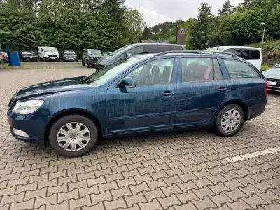 Gebraucht Skoda Octavia Ambition 122 PS (89 kW) 2012 Lavablau metallic Kombi