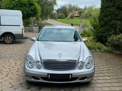 Gebraucht Mercedes E220 150 PS (110 kW) 2005 Silber Limousine