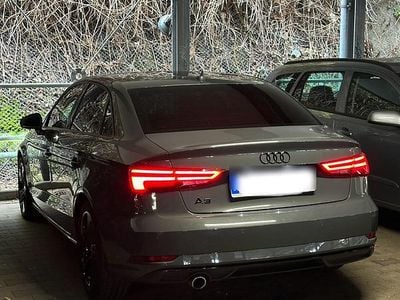 Gebraucht Audi A3 116 PS (85 kW) 2018 Grau Limousine