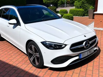Gebraucht Mercedes C220 200 PS (147 kW) 2023 Weiß Limousine
