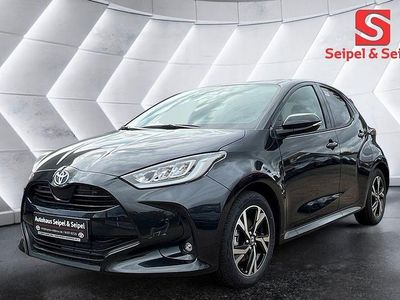 Schwarz Neu 2025 Toyota Yaris Hybrid Limousine | 27.890 € (Etwas zu teuer)