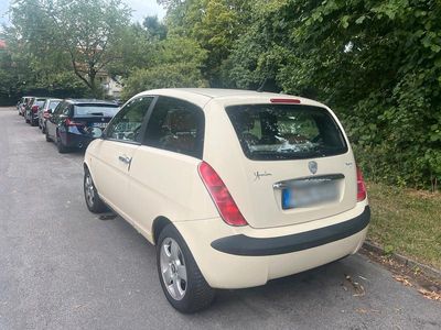 Lancia Ypsilon