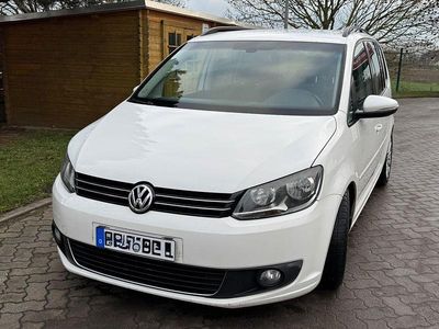 Weiß Gebraucht 2010 VW Touran Comfortline Van / Kleinbus | 5.999 € (Etwas zu teuer)