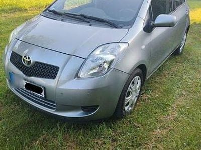 Gebraucht Toyota Yaris 87 PS (63 kW) 2006 Silber Limousine