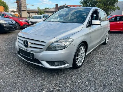 Gebraucht Mercedes B180 110 PS (80 kW) 2013 Silber Kleinwagen