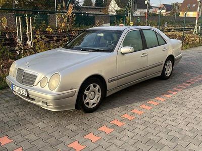 Mercedes E200