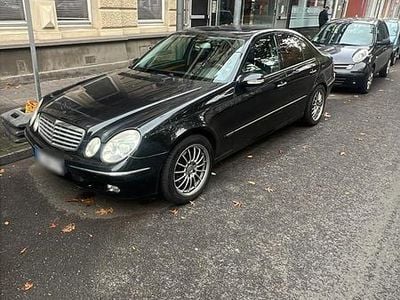 Usata Mercedes E220 150 CV (110 kW) 2004 Nero Berlina