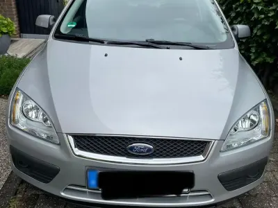 Gebraucht Ford Focus Ghia 101 PS (74 kW) 2005 Grau Limousine