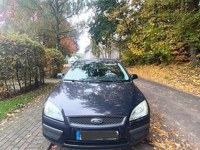 Blau Gebraucht 2006 Ford Focus Kleinwagen | 700 € (Fairer Preis)