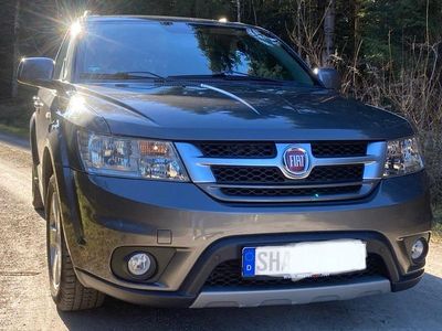 Grau Gebraucht 2012 Fiat Freemont SUV | 7.900 € (Etwas zu teuer)