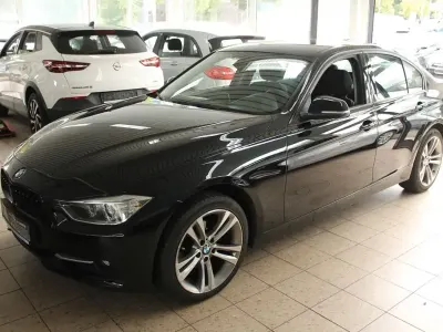 Gebraucht BMW 320 Sport Line 184 PS (135 kW) 2012 Schwarz Limousine