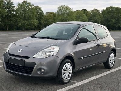Gebraucht Renault Clio III Expression 75 PS (55 kW) 2009 Grau Kleinwagen