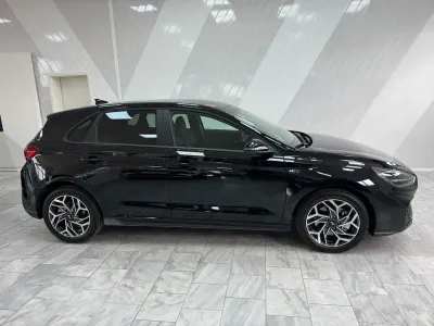 Neu Hyundai i30 N Line 150 PS (110 kW) 2026 Schwarz Limousine