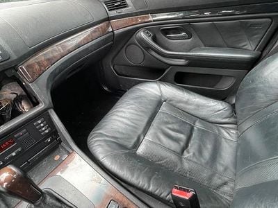 BMW 525