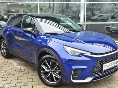 Gebraucht Lexus LBX 136 PS (100 kW) 2025 Nachtblauschwarz metallic SUV