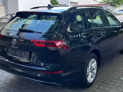 Gebraucht VW Golf VIII 110 PS (80 kW) 2022 Deep black perleffekt Kombi