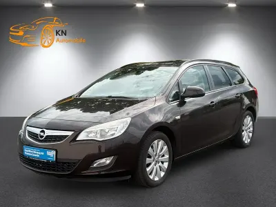 Gebraucht Opel Astra 110 PS (80 kW) 2011 Violet Kombi