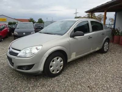 Gebraucht Opel Astra Edition 116 PS (85 kW) 2009 Grau Limousine