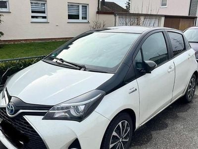 Gebraucht Toyota Yaris Hybrid 73 PS (53 kW) 2016 Weiß Kleinwagen