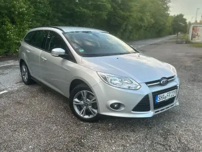 Używany Ford Focus SYNC Edition 125 KM (91 kW) 2014 Srebrny Kombi