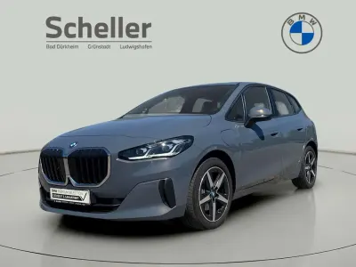 Gebraucht BMW 225 Active Tourer Sport Line 245 PS (180 kW) 2023 Sparkling kupfergrau Van / Kleinbus