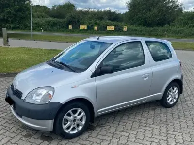 Gebraucht Toyota Yaris 68 PS (50 kW) 2001 Silber Limousine