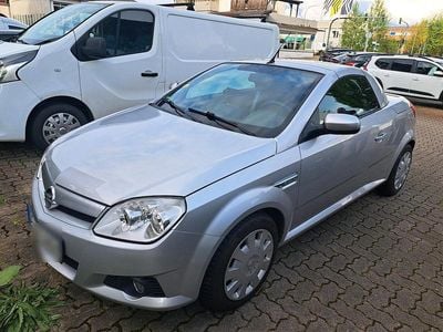 Second-hand Opel Tigra 140 CP (102 kW) 2006 Argintiu Cabrio