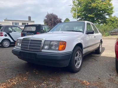 Weiß Gebraucht 1987 Mercedes 200 Limousine | 5.850 €