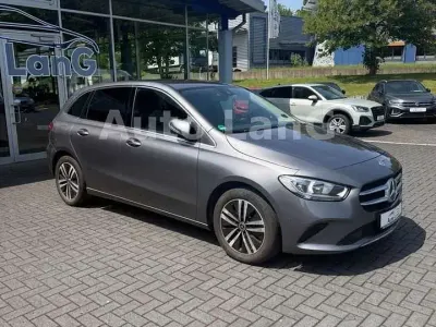 Gebraucht Mercedes B250e 160 PS (117 kW) 2021 Mountaingrau Kleinwagen