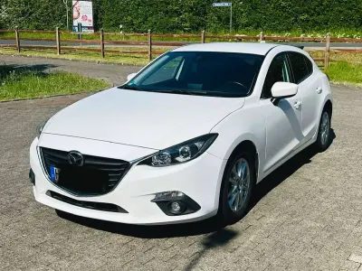 Gebraucht Mazda 3 Center-Line 120 PS (88 kW) 2015 Weiß Limousine