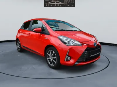 Gebraucht Toyota Yaris Hybrid Club 75 PS (55 kW) 2019 Rot Kleinwagen