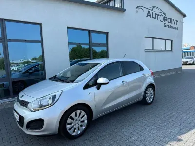 Gebraucht Kia Rio Edition 7 86 PS (63 kW) 2012 Silber Limousine
