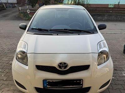Gebraucht Toyota Yaris 69 PS (50 kW) 2010 Weiß Kleinwagen