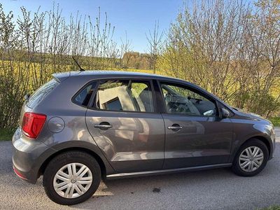 Usata VW Polo LOUNGE 90 CV (66 kW) 2015 Grigio Berlina