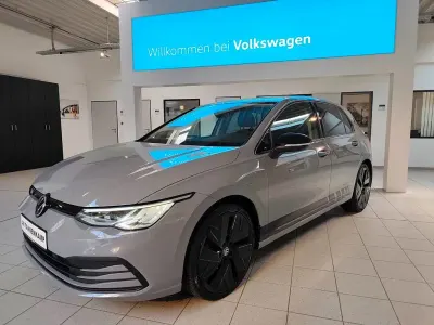 Gebraucht VW Golf VIII 150 PS (110 kW) 2020 Grau Limousine