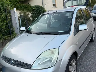 Gebraucht Ford Fiesta 69 PS (50 kW) 2005 Silber Kleinwagen