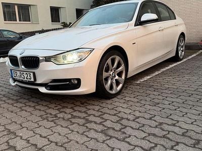 Gebraucht BMW 320 184 PS (135 kW) 2012 Weiß Limousine