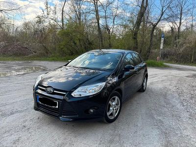 Gebraucht Ford Focus 105 PS (77 kW) 2011 Schwarz Limousine