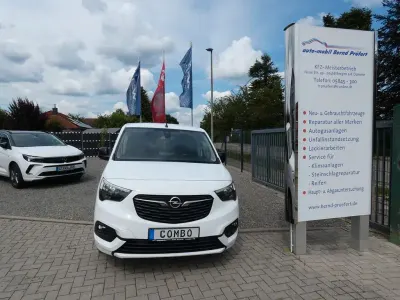Gebraucht Opel Combo Life Elegance 131 PS (96 kW) 2022 Weiß Limousine