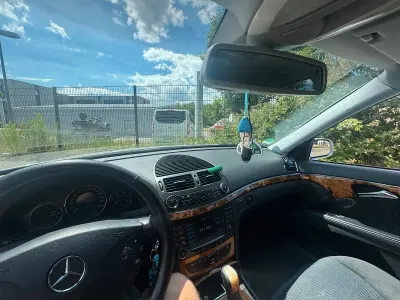 Gebraucht Mercedes E220 150 PS (110 kW) 2002 Silber Limousine