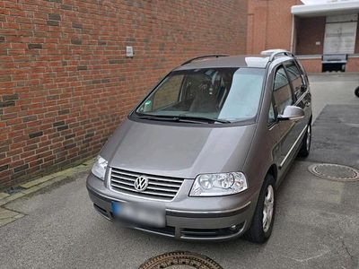 Second-hand VW Sharan Comfortline 140 CP (102 kW) 2009 Gri Monovolum